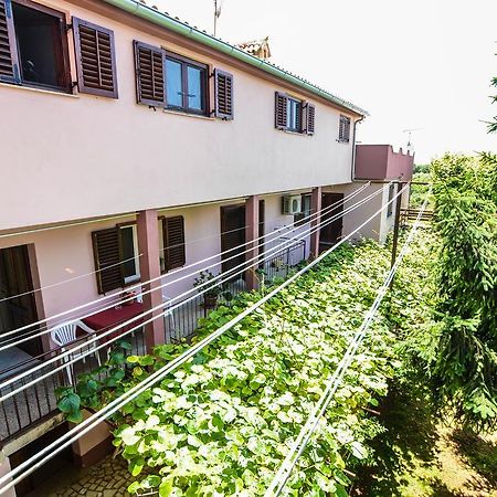 Apartments Ema Pula Exterior photo