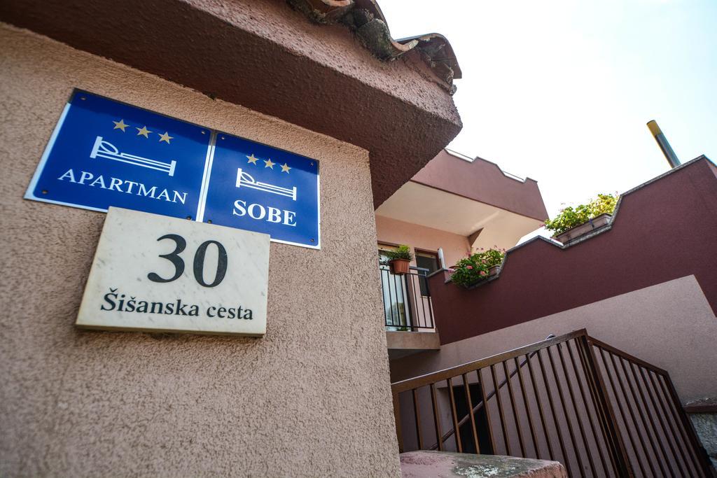 Apartments Ema Pula Exterior photo