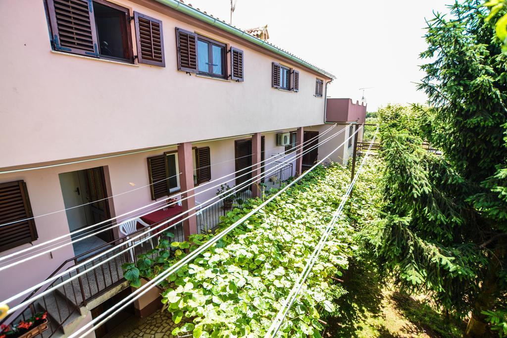 Apartments Ema Pula Exterior photo