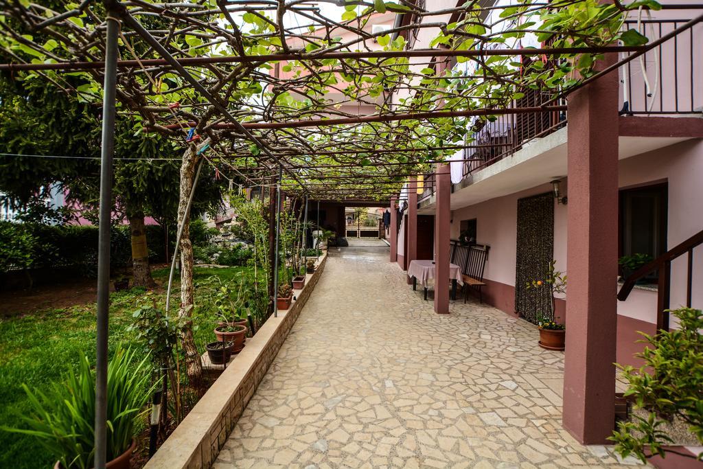 Apartments Ema Pula Exterior photo